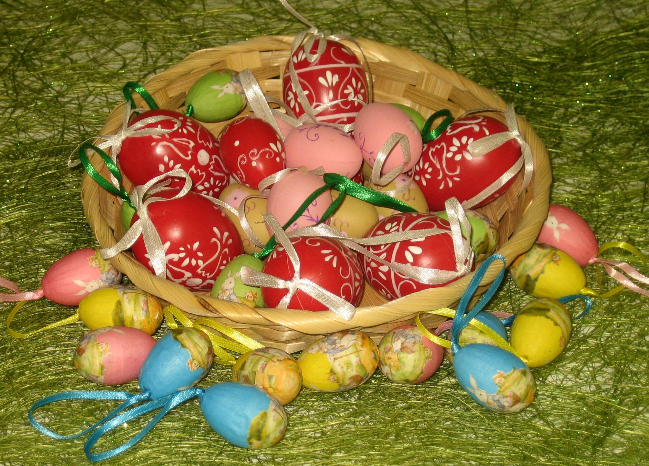 P+P - selyemvirágok, húsvéti dekorációk, húsvéti fonott kosarak, húsvéti vidám színes termékek, húsvéti tojás díszek