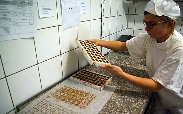 Átadták a Kék Madár Alapítvány csokoládéüzemét Szekszárdon
