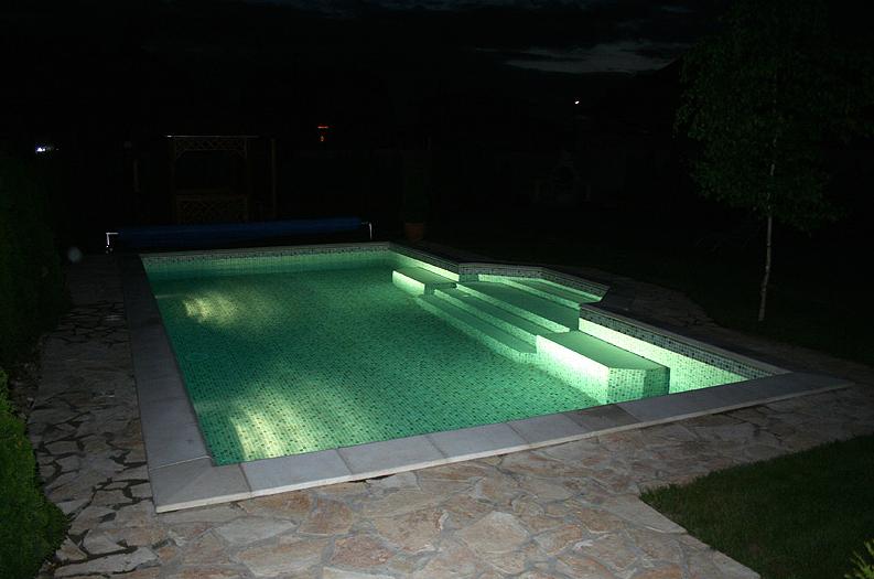 fólia medence