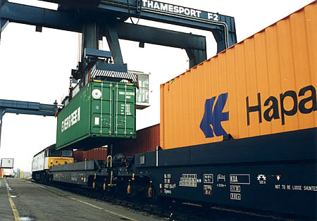container_on_train_777_2010072685817_854.jpg