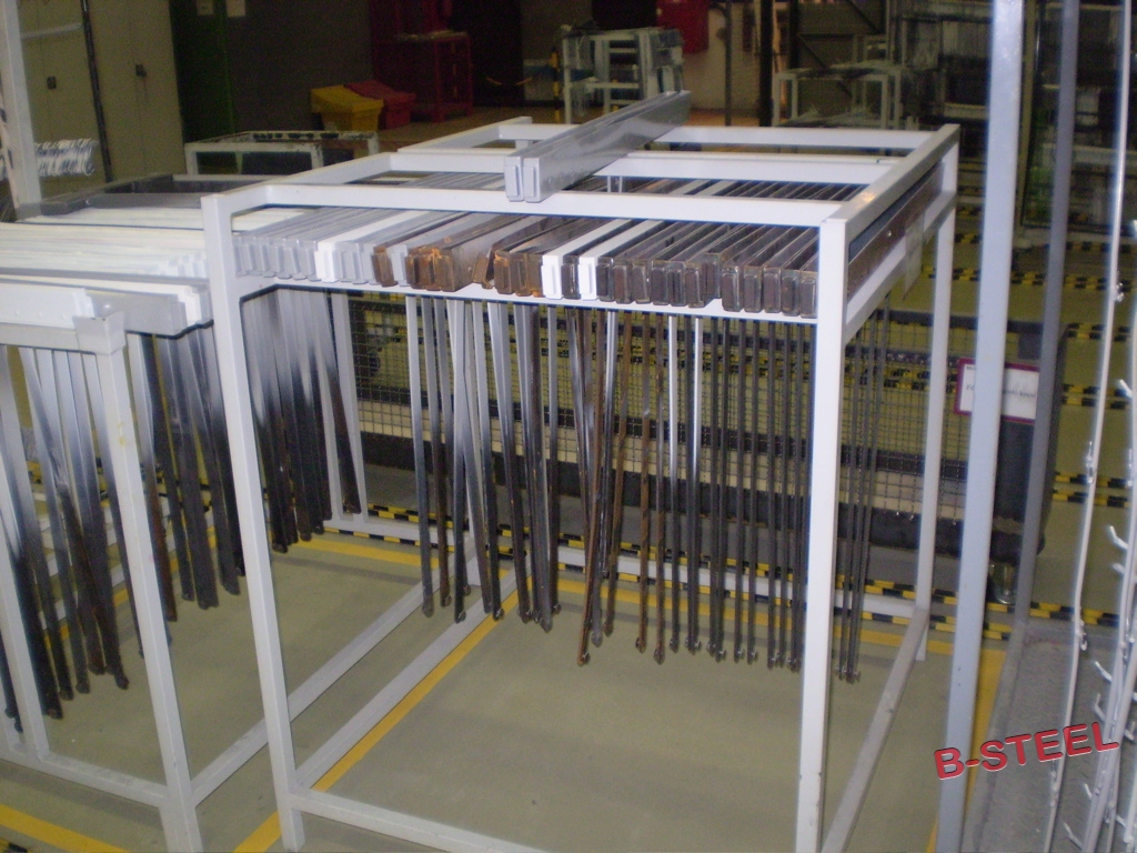 könnyű acélszerkezetek gyártása, alumínium profilokból készült egyedi berendezések, szerelősorok kiszolgálására alkalmas tároló és szállító berendezések, alkatrész szállító kocsik készítése ESD kivitelben