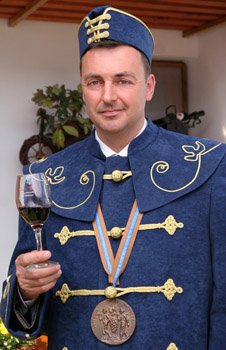 Günzer Tamás Pincészet - minőségi villányi bor, villányi szőlőpálinka, villányi borkóstolás termelőnél, vendéglátás villányban, minőségi villányi borértékesítés