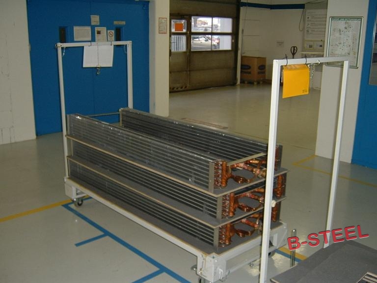 könnyű acélszerkezetek gyártása, alumínium profilokból készült egyedi berendezések, szerelősorok kiszolgálására alkalmas tároló és szállító berendezések, alkatrész szállító kocsik készítése ESD kivitelben