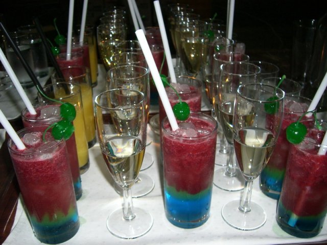 Vendéglátó ipari eszközök bérlése, evőeszköz bérlés kölcsönzés, étkészlet bérlés kölcsönzés, party service, sörcsap bérlés kölcsönzés, tányér pohár bérlés kölcsönzés