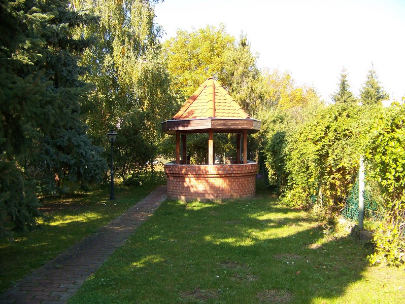 jarja_panzio_kert_275_20110628105234_843.jpg