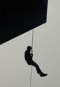 iparialpinmunka.hu - ipari alpintechnika, alpin, alpinista, alpinmunka,alpintechnika,reklámtábla felszerelés, reklámtábla leszerelés, antenna szerelés, kémények festése, üvegablakok falfelületek tisztítása, favágás a magasban  