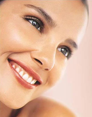 fotorejuvenacios-arcfiatalitas tartós szőrtelenítés, kavitációs zsírbontás, rádiófrekvenciás testformálás arcfiatalítás, tokafeszesítés, halpedikűr Budapest központjában Zuglóban