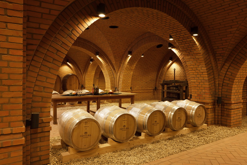 P&aacute;ntlika Pinc&eacute;szet, n&eacute;vre sz&oacute;l&oacute; borok, minős&eacute;gi magyar borok