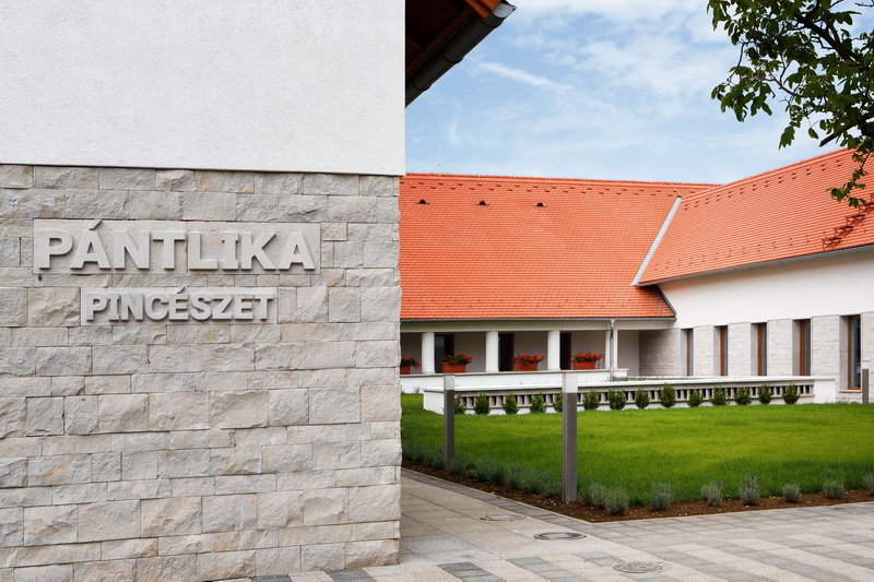 P&aacute;ntlika Pinc&eacute;szet, n&eacute;vre sz&oacute;l&oacute; borok, minős&eacute;gi magyar borok