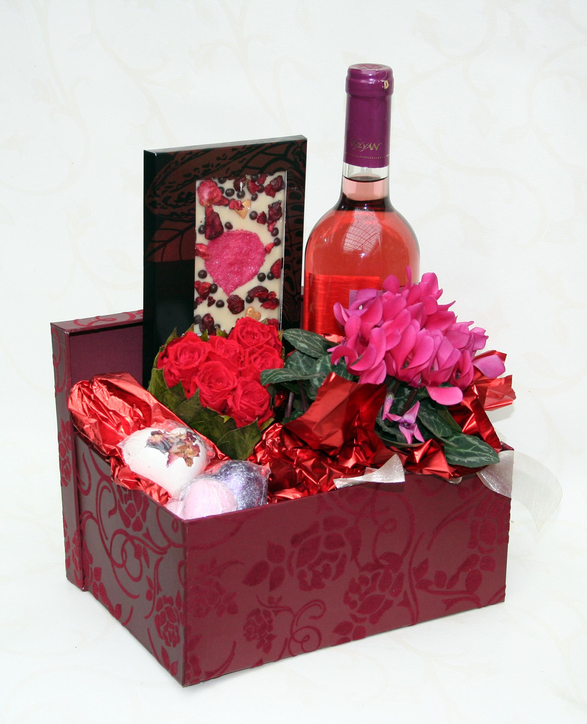 Valentin napi kosár Valentin napi virág, valentin napi ajándék, valentin napi meglepetés, valentin napi