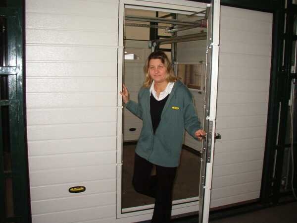 szekcion&aacute;lt kapu, kaputechnika, lakoss&aacute;gi gar&aacute;zskapu, lakoss&aacute;gi gar&aacute;zsajt&oacute;, gar&aacute;zskapu, gar&aacute;zsajt&oacute;, lakoss&aacute;gi szekcion&aacute;lt kapuk, szekcion&aacute;lt gar&aacute;zskapuk, lamell&aacute;s kapuk, hőszigetelt szekcion&aacute;lt kapu,