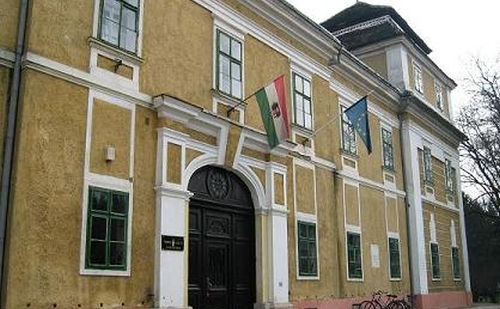 A takarítási szolgáltatások piacvezetője, a Jánosik és Társai Kft. nyerte el a szentgotthárdi önkormányzati intézmények tisztán tartására kiírt közbeszerzési pályázatot.