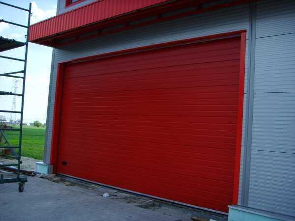 Ipari szekcion&aacute;lt kapuk, Lakoss&aacute;gi szekcion&aacute;lt kapuk, lapoz&oacute;kapuk forgalmaz&aacute;sa