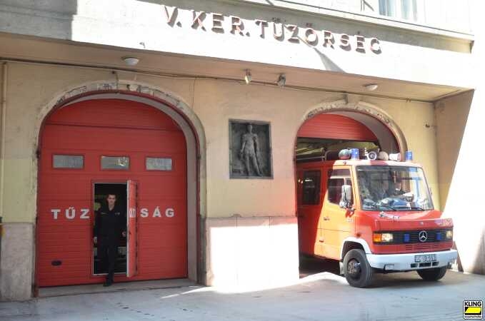 Ipari szekcion&aacute;lt kapuk, Lakoss&aacute;gi szekcion&aacute;lt kapuk, lapoz&oacute;kapuk forgalmaz&aacute;sa