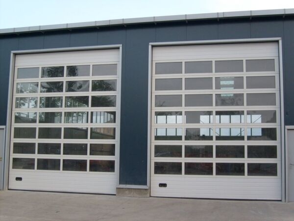 Ipari szekcion&aacute;lt kapuk, Lakoss&aacute;gi szekcion&aacute;lt kapuk, lapoz&oacute;kapuk forgalmaz&aacute;sa