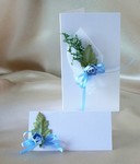 Asztaldekorációk, csináld magad dekorkellékek, dekorációk, égi lámpások, évfordulók kiegészítők a ruhához, kollekciók, konfetti ágyúk, köszönetajándékok, leány-és legénybúcsú meghívók, ültetőkártyák, nászajándékok, szertartás kellékek, tortadíszek, tortaszettek, vendégkönyvek. Esküvök teljes dekorációja, organzák, asztalközepek, asztali  futók, virágdíszek, kellékek. 