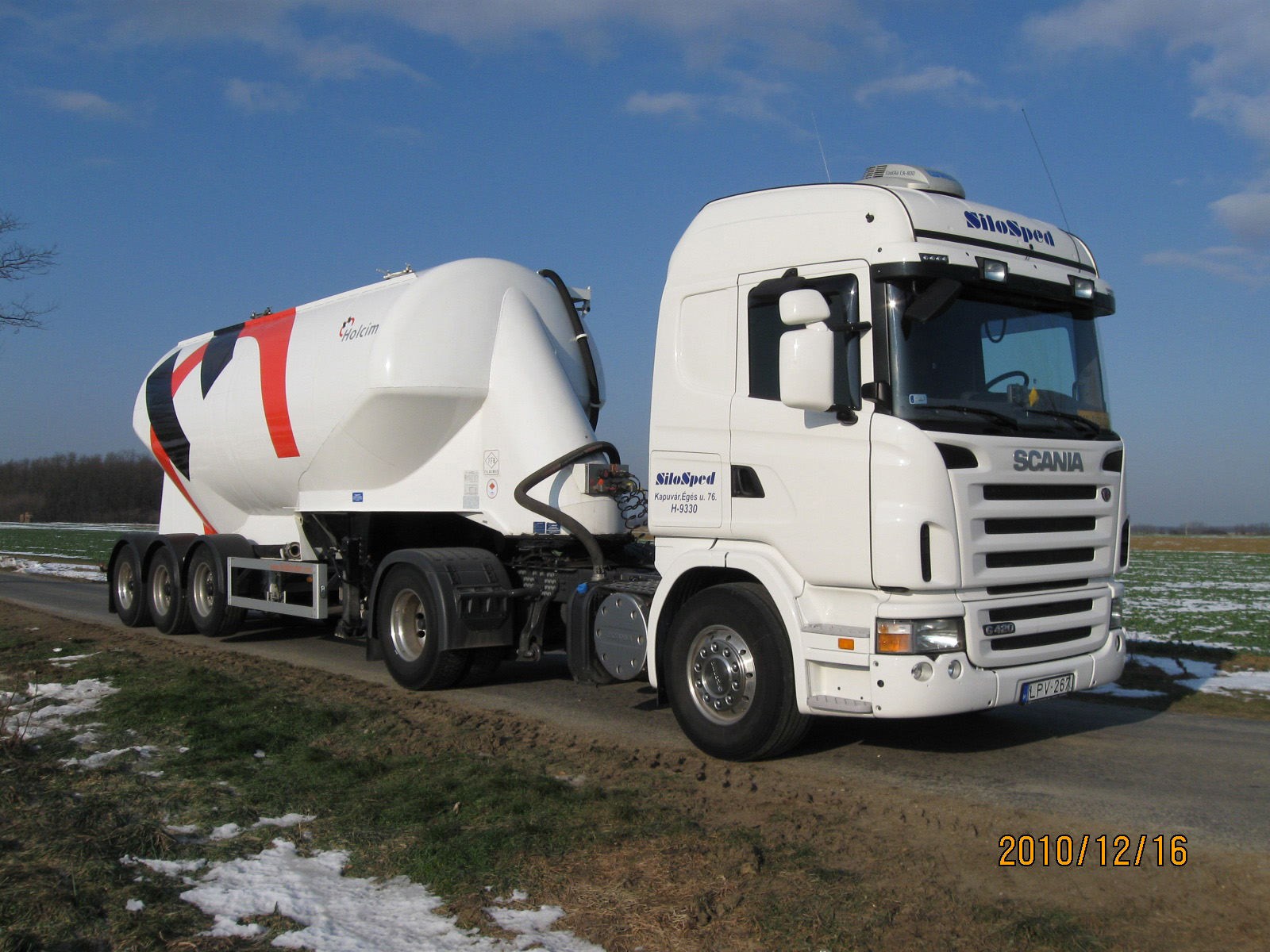 scania-009_2011092681940_29.jpg